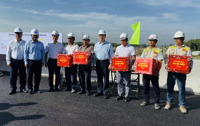 Phó Thủ tướng Mai Văn Chính: Đẩy nhanh thi công Vành đai 3 TP.HCM, kịp thông xe 19/12- Ảnh 4. Phó Thủ tướng Mai Văn Chính: Đẩy nhanh thi công Vành đai 3 TP.HCM, kịp thông xe 19/12- Ảnh 4.