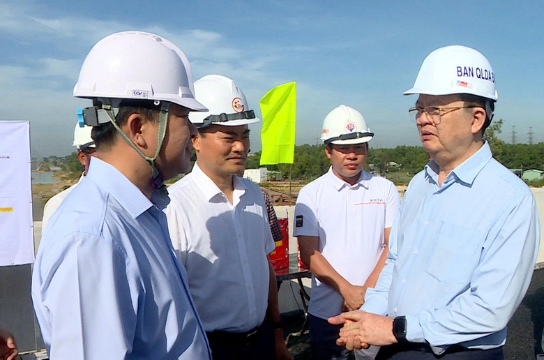 Phó Thủ tướng Mai Văn Chính: Đẩy nhanh thi công Vành đai 3 TP.HCM, kịp thông xe 19/12- Ảnh 1. Phó Thủ tướng Mai Văn Chính: Đẩy nhanh thi công Vành đai 3 TP.HCM, kịp thông xe 19/12- Ảnh 1.