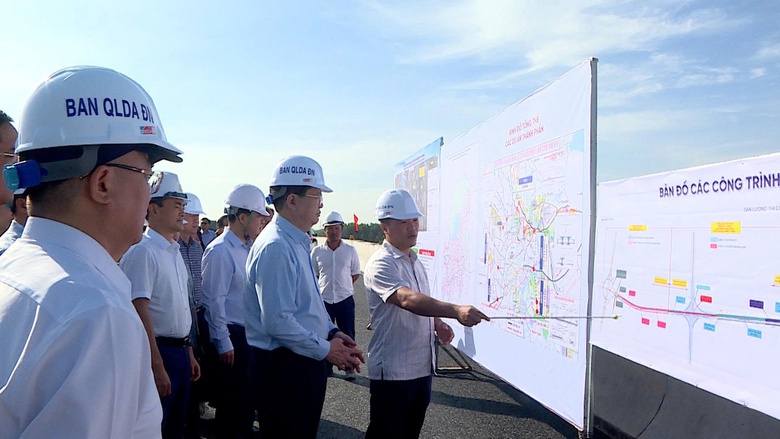 Phó Thủ tướng Mai Văn Chính: Đẩy nhanh thi công Vành đai 3 TP.HCM, kịp thông xe 19/12- Ảnh 2. Phó Thủ tướng Mai Văn Chính: Đẩy nhanh thi công Vành đai 3 TP.HCM, kịp thông xe 19/12- Ảnh 2.