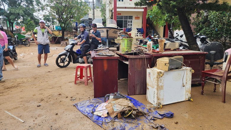 Báo Người Lao Động phát động chương trình “Triệu tập vở cho học sinh vùng bị thiên tai"- Ảnh 2. Báo Người Lao Động phát động chương trình “Triệu tập vở cho học sinh vùng bị thiên tai"- Ảnh 2.