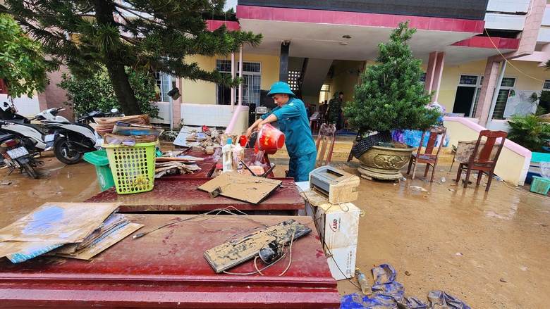 Báo Người Lao Động phát động chương trình “Triệu tập vở cho học sinh vùng bị thiên tai"- Ảnh 3. Báo Người Lao Động phát động chương trình “Triệu tập vở cho học sinh vùng bị thiên tai"- Ảnh 3.