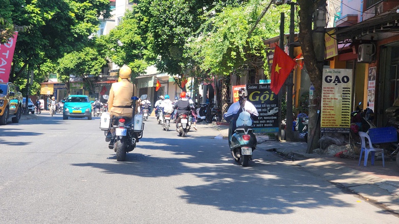 Bắc Ninh: Nhiều học sinh đi xe m&aacute;y vi phạm giao th&ocirc;ng bị xử phạt- Ảnh 4.