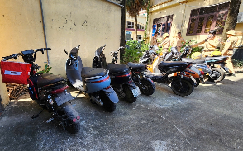 Bắc Ninh: Nhiều học sinh đi xe m&aacute;y vi phạm giao th&ocirc;ng bị xử phạt- Ảnh 5.