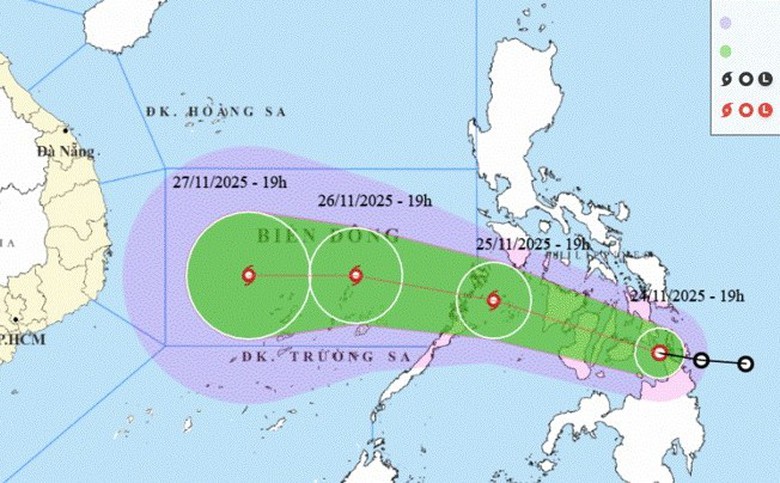 Khuyến c&aacute;o t&agrave;u thuyền kh&ocirc;ng đi v&agrave;o v&ugrave;ng nguy hiểm, chủ động ứng ph&oacute; b&atilde;o số 15- Ảnh 1.