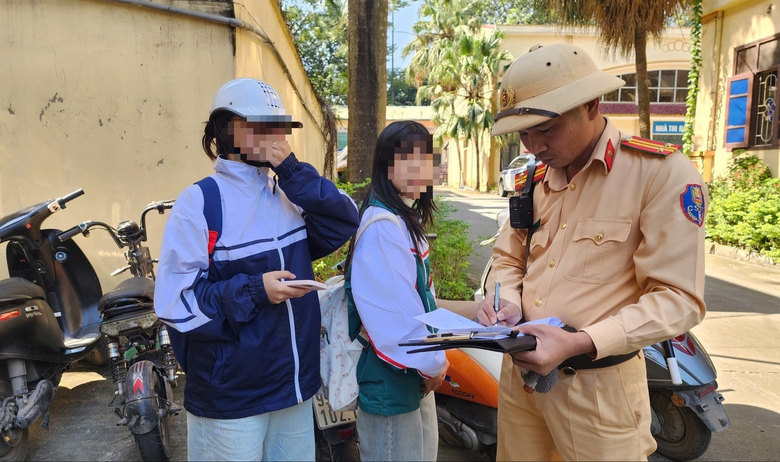 Bắc Ninh: Nhiều học sinh đi xe m&aacute;y vi phạm giao th&ocirc;ng bị xử phạt- Ảnh 13.