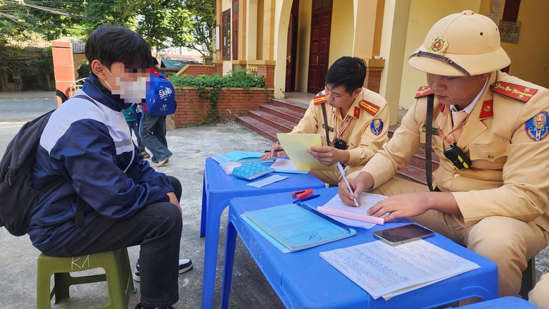 Bắc Ninh: Nhiều học sinh đi xe m&aacute;y vi phạm giao th&ocirc;ng bị xử phạt- Ảnh 14.