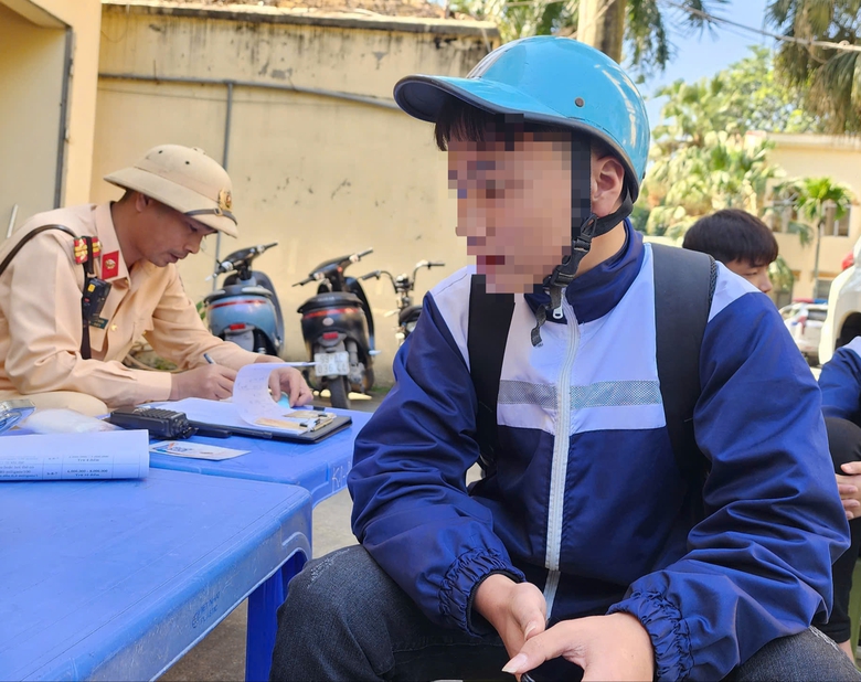 Bắc Ninh: Nhiều học sinh đi xe m&aacute;y vi phạm giao th&ocirc;ng bị xử phạt- Ảnh 8.