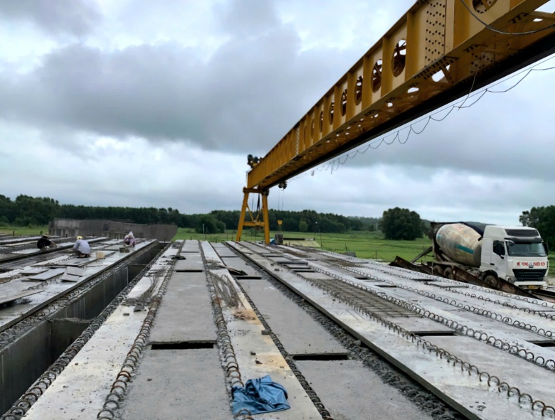 Sớm gỡ vướng mặt bằng để nh&agrave; thầu tăng tốc thi c&ocirc;ng tuyến đường bộ Ho&agrave;ng Sa - Dốc Sỏi- Ảnh 1.