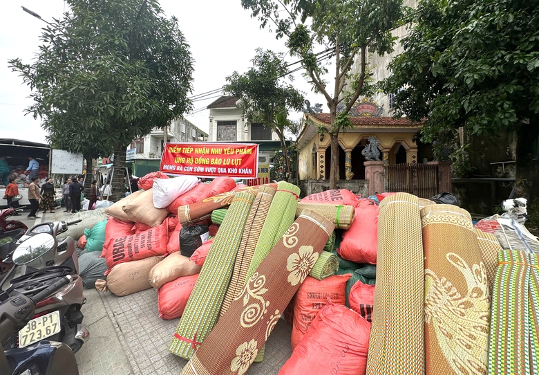 H&agrave; Tĩnh hướng về Nam Trung Bộ giữa những ng&agrave;y lũ dữ- Ảnh 2.