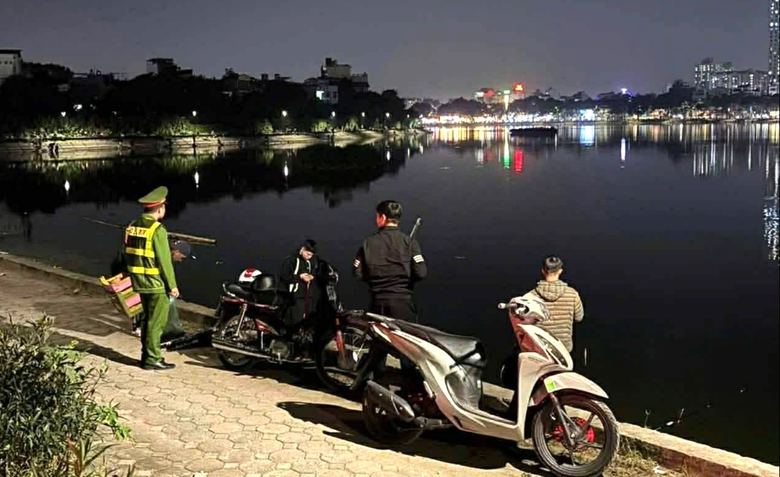 H&agrave; Nội: Chấm dứt cảnh tụ tập c&acirc;u c&aacute; tại hồ Linh Đ&agrave;m- Ảnh 1.
