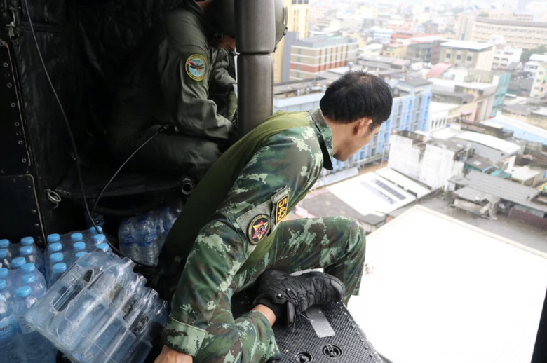 Lũ lụt nghi&ecirc;m trọng tại Th&aacute;i Lan, 33 người tử vong- Ảnh 4.