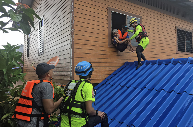 Lũ lụt nghi&ecirc;m trọng tại Th&aacute;i Lan, 33 người tử vong- Ảnh 3.