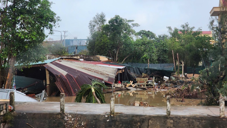 Báo Người Lao Động phát động chương trình “Triệu tập vở cho học sinh vùng bị thiên tai"- Ảnh 7. Báo Người Lao Động phát động chương trình “Triệu tập vở cho học sinh vùng bị thiên tai"- Ảnh 7.