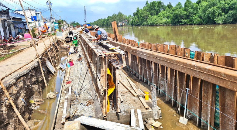 C&agrave; Mau: Vướng mặt bằng, tiến độ một số dự &aacute;n đ&ecirc; k&egrave; chống ngập bị cản trở- Ảnh 1.