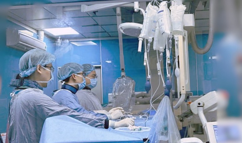 Cứu sống nam sinh sau can thiệp hút huyết khối tĩnh mạch não hiếm gặp- Ảnh 1. Cứu sống nam sinh sau can thiệp hút huyết khối tĩnh mạch não hiếm gặp- Ảnh 1.