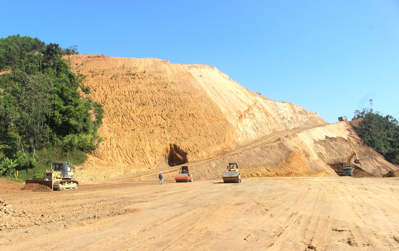 Thứ trưởng L&ecirc; Anh Tuấn: Mở th&ecirc;m mũi thi c&ocirc;ng, đẩy nhanh tiến độ cao tốc Chợ Mới - Bắc Kạn- Ảnh 3.