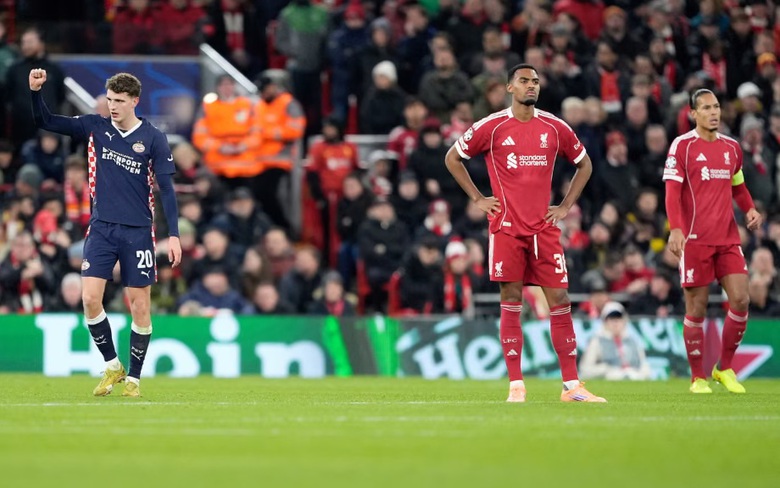 Thi đấu bạc nhược, Liverpool bị PSV đ&aacute;nh bại tại Champions League- Ảnh 2.