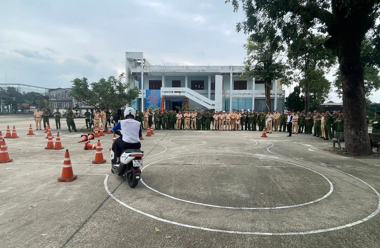 Quảng Ng&atilde;i: Tập huấn kỹ năng huấn luyện l&aacute;i xe gắn m&aacute;y an to&agrave;n cho CSGT v&agrave; c&ocirc;ng an cấp x&atilde;- Ảnh 4.