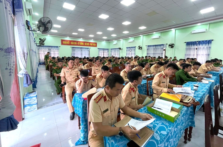 Quảng Ng&atilde;i: Tập huấn kỹ năng huấn luyện l&aacute;i xe gắn m&aacute;y an to&agrave;n cho CSGT v&agrave; c&ocirc;ng an cấp x&atilde;- Ảnh 2.