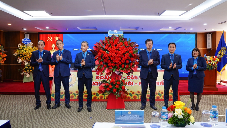 VINACONEX bứt ph&aacute; mạnh mẽ, C&ocirc;ng đo&agrave;n giữ vững vai tr&ograve; đồng h&agrave;nh c&ugrave;ng người lao động- Ảnh 2.