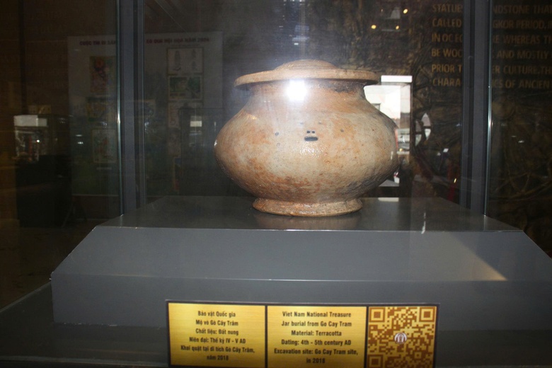 Công nhận hai Bảo vật quốc gia và xác lập ba kỷ lục Việt Nam về văn hóa Óc Eo tại An Giang- Ảnh 2. Công nhận hai Bảo vật quốc gia và xác lập ba kỷ lục Việt Nam về văn hóa Óc Eo tại An Giang- Ảnh 2.