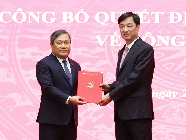 Ông Vũ Đại Thắng được bầu giữ chức Chủ tịch UBND TP Hà Nội- Ảnh 1. Ông Vũ Đại Thắng được bầu giữ chức Chủ tịch UBND TP Hà Nội- Ảnh 1.