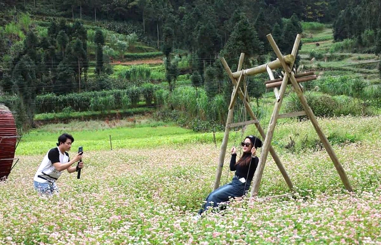Tuy&ecirc;n Quang ph&acirc;n luồng, đảm bảo an to&agrave;n giao th&ocirc;ng dịp lễ hội Hoa tam gi&aacute;c mạch- Ảnh 2.