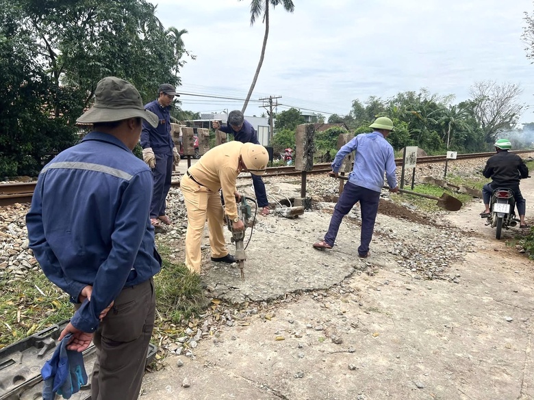 X&acirc;y dựng h&agrave;nh lang an to&agrave;n đường sắt bắt đầu từ n&acirc;ng cao &yacute; thức người d&acirc;n- Ảnh 3.