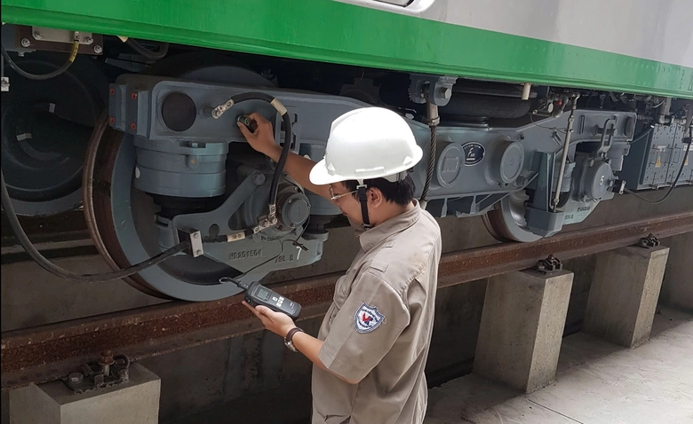 Bỏ y&ecirc;u cầu ngoại ngữ, tin học với đăng kiểm vi&ecirc;n đường sắt- Ảnh 1.