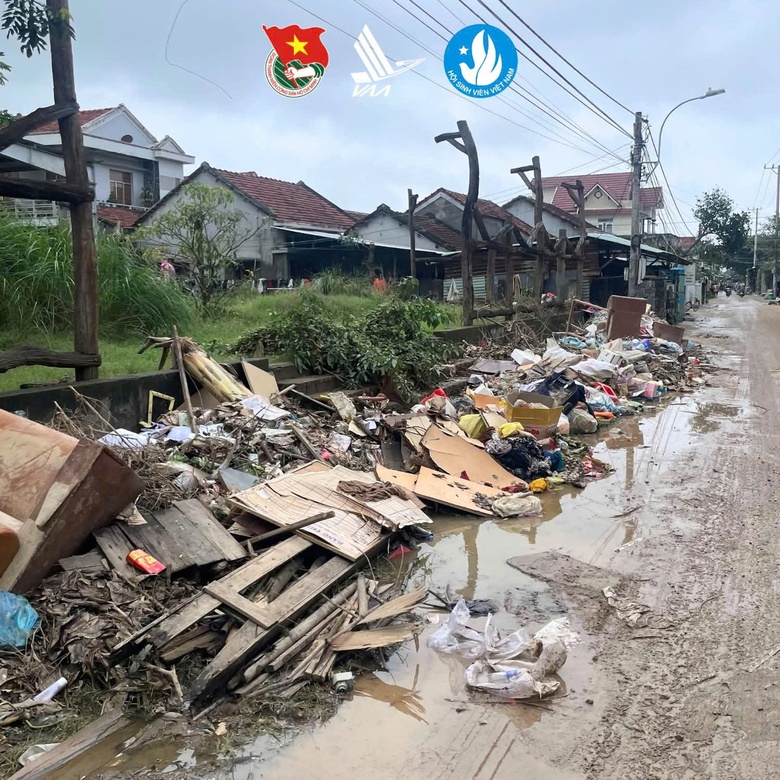 Học viện H&agrave;ng kh&ocirc;ng Việt Nam hỗ trợ 6 tỷ đồng gi&uacute;p miền Trung khắc phục mưa lũ- Ảnh 2.