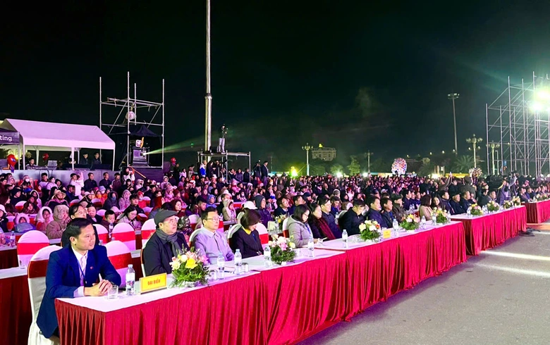 Tuần lễ du lịch - văn h&oacute;a Lai Ch&acirc;u: Về v&ugrave;ng &ldquo;sơn kỳ, thuỷ t&uacute;, động ti&ecirc;n&rdquo;- Ảnh 2.