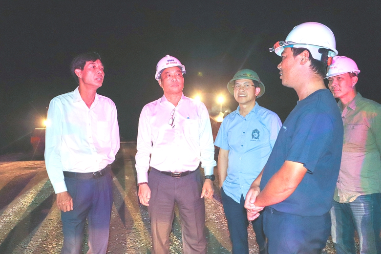 Tăng mũi thi c&ocirc;ng, th&uacute;c tiến độ cao tốc Cần Thơ - C&agrave; Mau- Ảnh 1.
