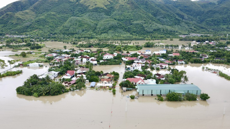 Người thuê trọ ở Khánh Hòa chưa có tạm trú cũng được hỗ trợ sau đợt lũ vừa qua- Ảnh 2. Người thuê trọ ở Khánh Hòa chưa có tạm trú cũng được hỗ trợ sau đợt lũ vừa qua- Ảnh 2.
