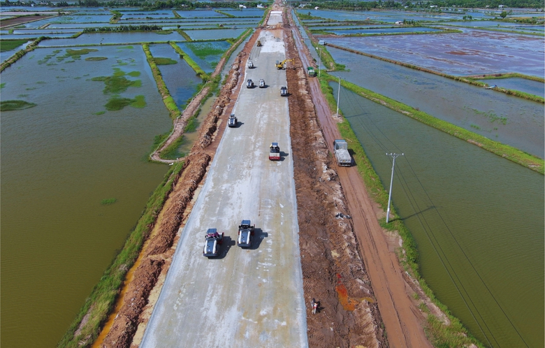 Tăng mũi thi c&ocirc;ng, th&uacute;c tiến độ cao tốc Cần Thơ - C&agrave; Mau- Ảnh 2.