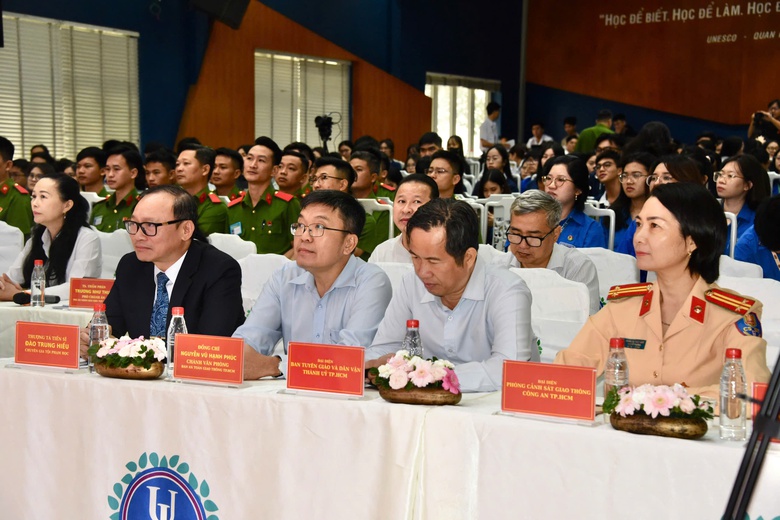 Tốc độ - khoảng c&aacute;ch - quan s&aacute;t: Bộ ba "ch&igrave;a kh&oacute;a v&agrave;ng" quyết định an to&agrave;n giao th&ocirc;ng- Ảnh 1.
