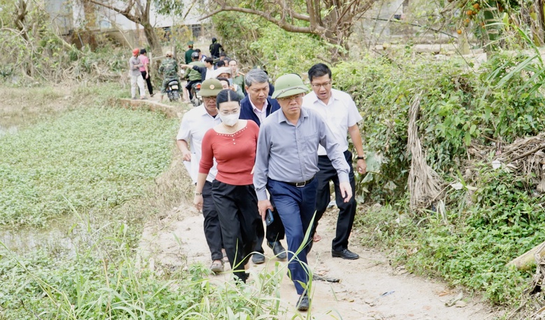 Chủ tịch tỉnh Gia Lai: &ldquo;Phải di dời người d&acirc;n khỏi v&ugrave;ng ngập lụt để tr&aacute;nh t&aacute;i ngh&egrave;o&rdquo;- Ảnh 1.