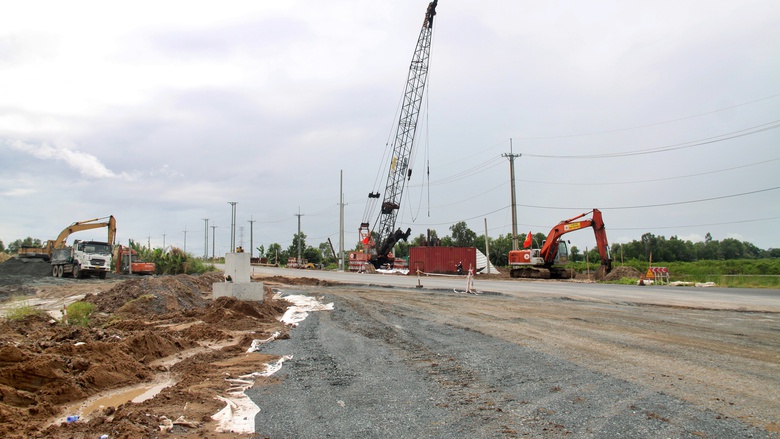 Th&aacute;o gỡ vướng mắc trong giải ph&oacute;ng mặt bằng cao tốc C&agrave; Mau - Đất Mũi- Ảnh 1.