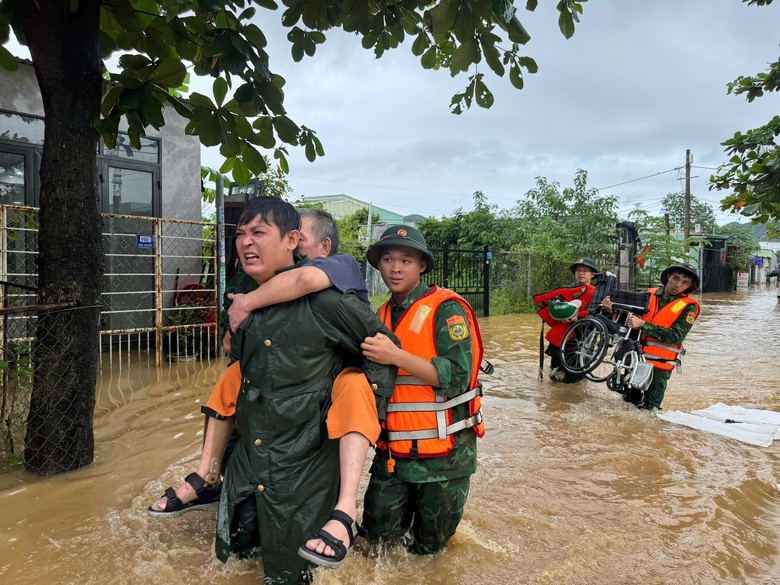 B&atilde;o Kalmaegi &aacute;p s&aacute;t Biển Đ&ocirc;ng, Đ&agrave; Nẵng - Kh&aacute;nh H&ograve;a khẩn trương ph&ograve;ng chống- Ảnh 7.