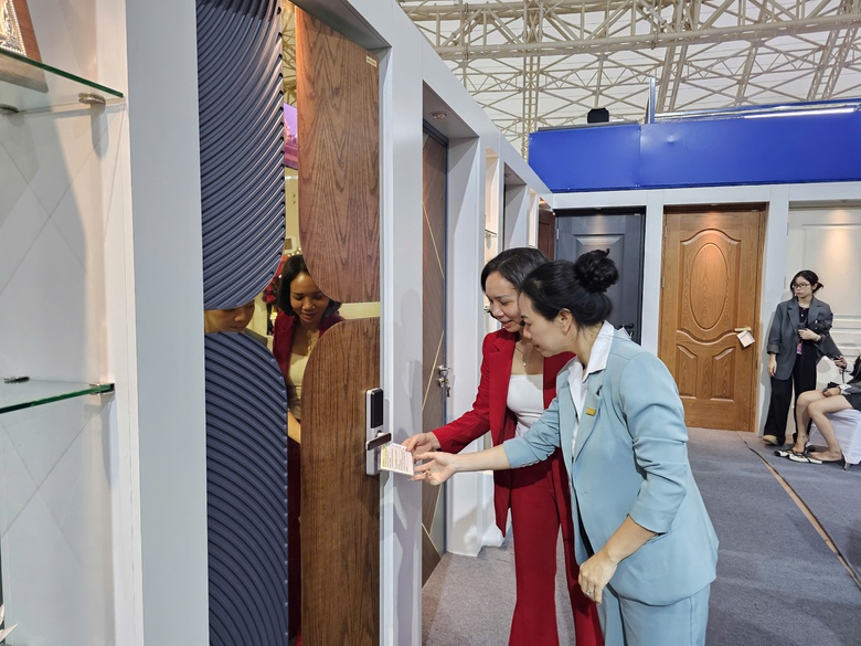 Ngành cửa mang gì tới Hội chợ Mùa Thu 2025?- Ảnh 9. Ngành cửa mang gì tới Hội chợ Mùa Thu 2025?- Ảnh 9.