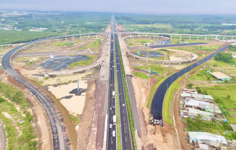 Cao tốc Bi&ecirc;n H&ograve;a - Vũng T&agrave;u: Bổ sung gần 400.000m&sup3; đ&aacute; để kịp hẹn th&ocirc;ng xe kỹ thuật 19/12- Ảnh 3.