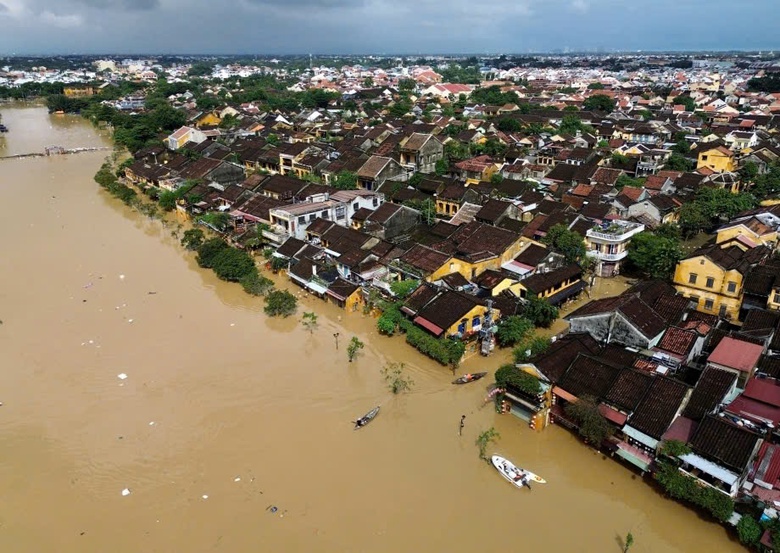 Agribank hỗ trợ kịp thời c&aacute;c tỉnh miền Trung khắc phục hậu quả lũ lụt do mưa lũ lịch sử- Ảnh 1.