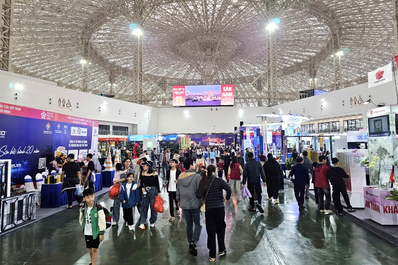 C:\Users\HP\Desktop\Cửa tại Hội chợ m&ugrave;a thu\4.jpg