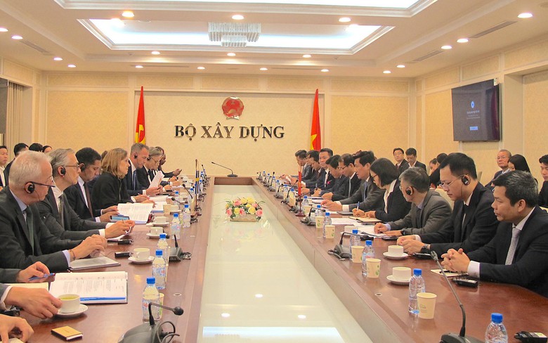 Thụy Điển mong muốn th&uacute;c đẩy hợp t&aacute;c ph&aacute;t triển giao th&ocirc;ng xanh, chuyển đổi số