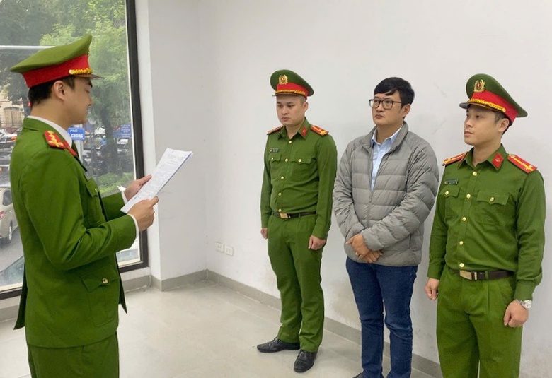 H&agrave; Nội: Khởi tố hai trưởng ban v&agrave; 12 người tranh chấp nơi đỗ xe &ocirc; t&ocirc; trong chung cư- Ảnh 1.