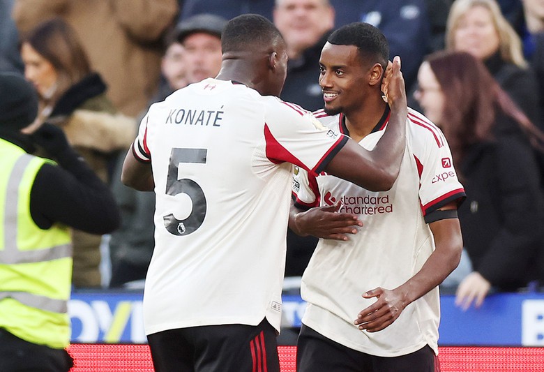 Ngoại hạng Anh: Isak tỏa s&aacute;ng, Liverpool thắng 2-0 trước West Ham- Ảnh 1.