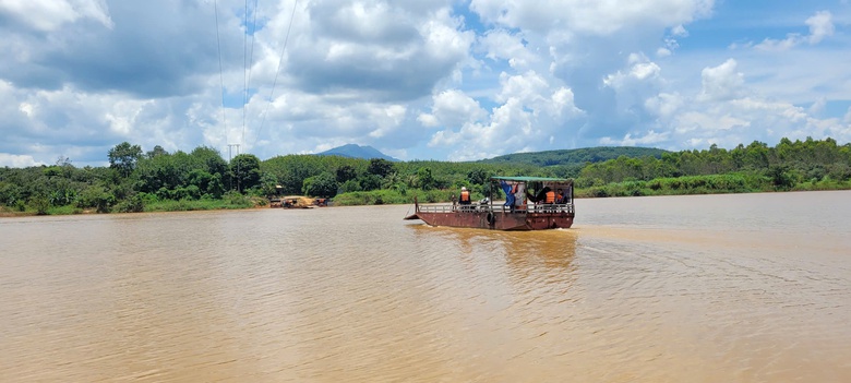 Gia Lai: Tăng cường kiểm so&aacute;t phương tiện thủy tr&ecirc;n s&ocirc;ng S&ecirc; San- Ảnh 2.