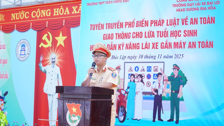 L&acirc;m Đồng: Đẩy mạnh tuy&ecirc;n truyền, hướng dẫn kỹ năng l&aacute;i xe gắn m&aacute;y an to&agrave;n cho học sinh- Ảnh 1.