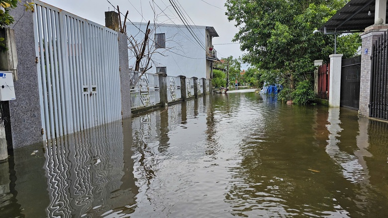 C&ograve;n 54.000 nh&agrave; bị ngập, chưa "hồi sức" sau mưa lũ, Huế lại gồng m&igrave;nh chống b&atilde;o Kalmaegi - Ảnh 5.