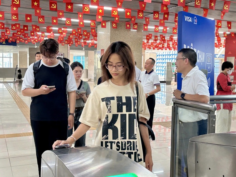 Kh&aacute;ch đi t&agrave;u C&aacute;t Linh - H&agrave; Đ&ocirc;ng sẽ sử dụng hệ thống so&aacute;t v&eacute; định danh, sinh trắc học- Ảnh 1.