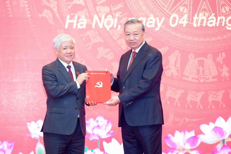 &Ocirc;ng Đỗ Văn Chiến l&agrave;m Ph&oacute; b&iacute; thư Thường trực Đảng ủy Quốc hội- Ảnh 1.